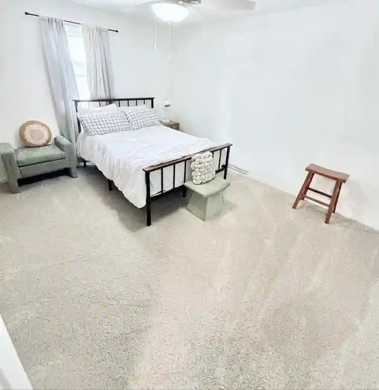 Bedroom for rent in a house.