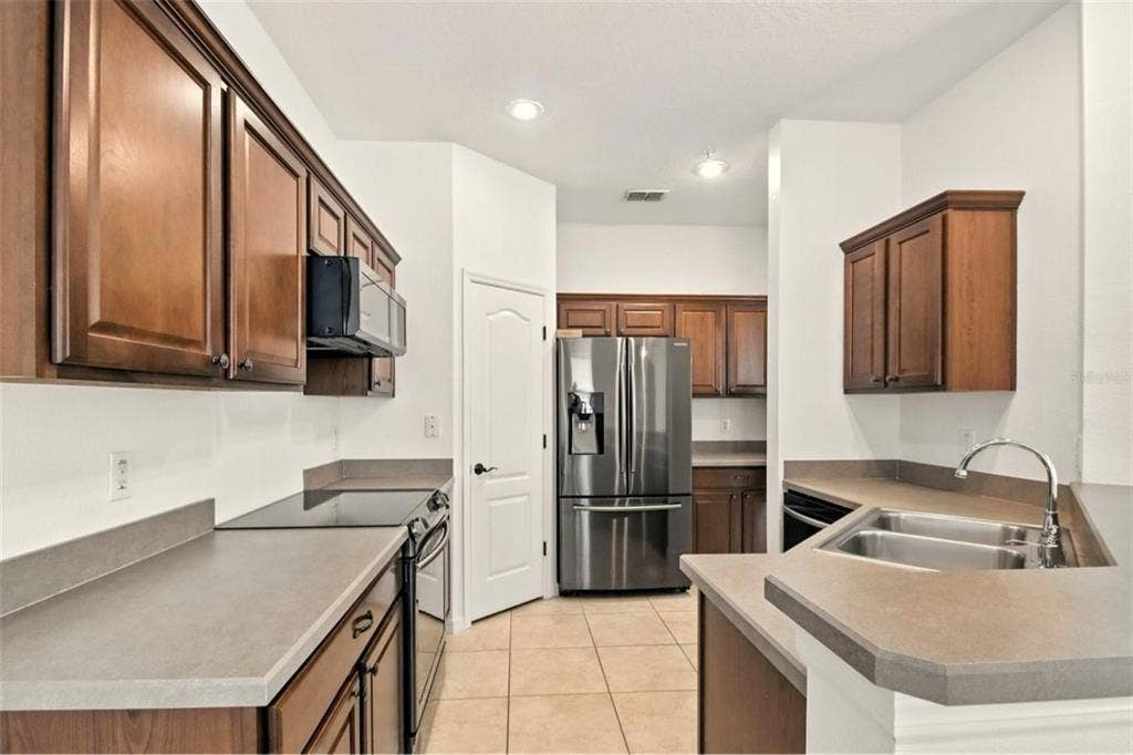 Townhouse Room for Rent