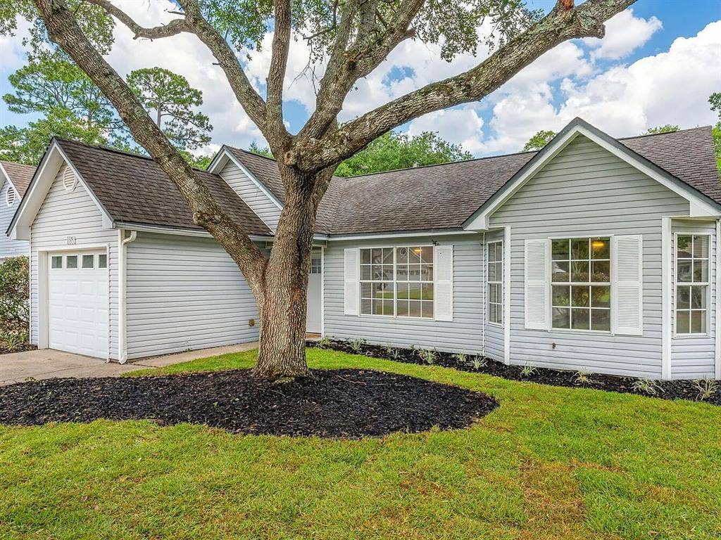 Master Bedroom for rent in FWB