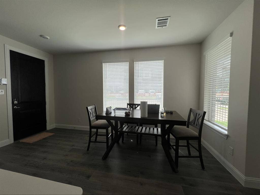 Looking for female housemate