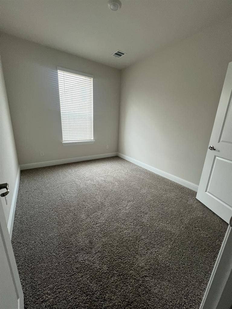 Looking for female housemate