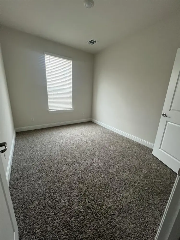 Looking for female housemate