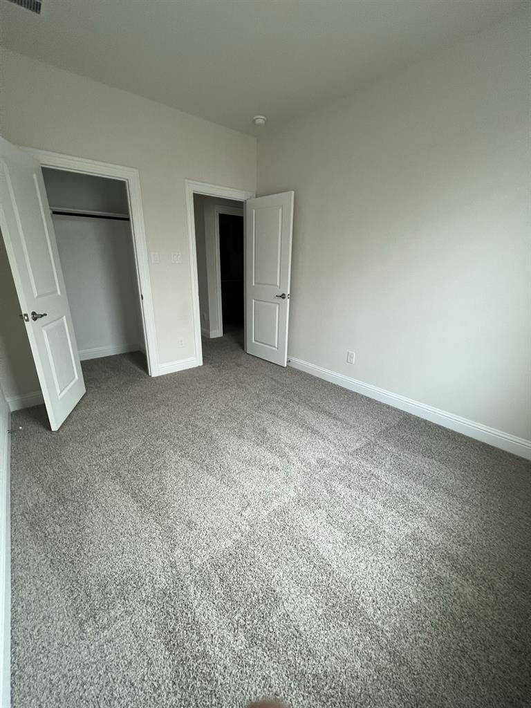 Looking for female housemate
