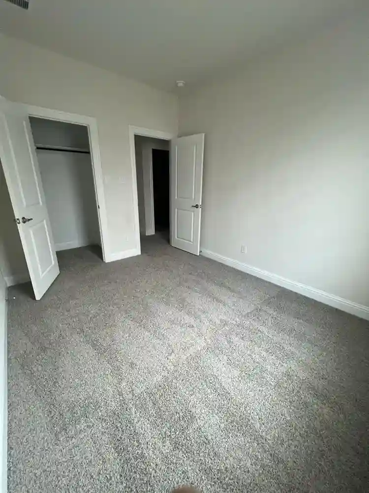 Looking for female housemate