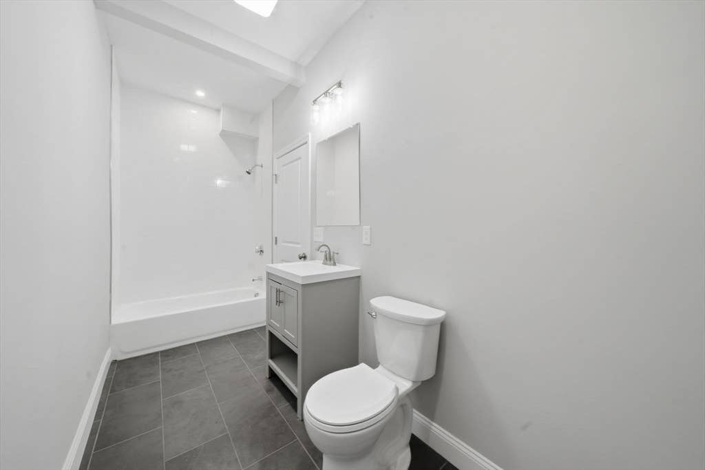 NEW APARTMENT 2 FAMILY HOUSE