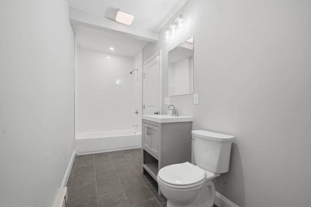 NEW APARTMENT 2 FAMILY HOUSE