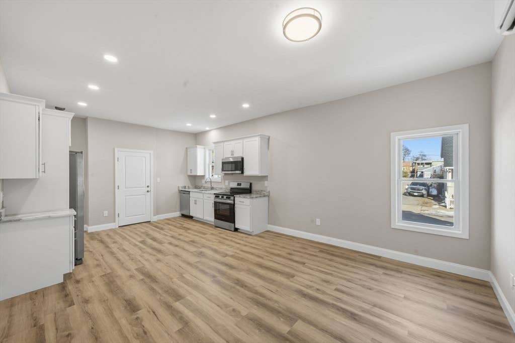 NEW APARTMENT 2 FAMILY HOUSE