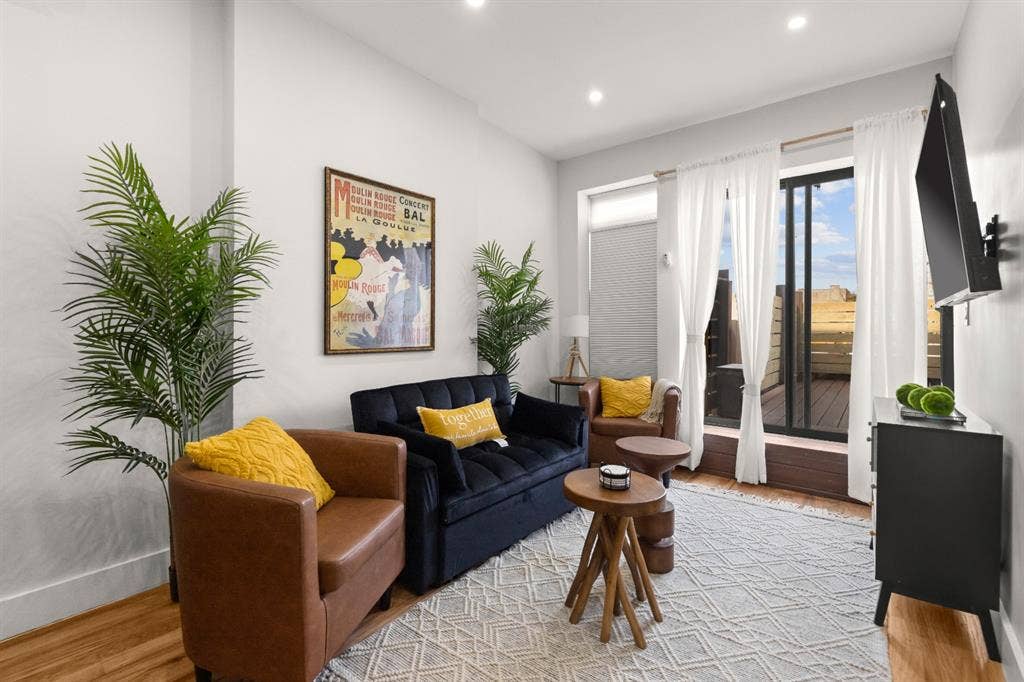 Furnished Room – 5 Min Walk Subway