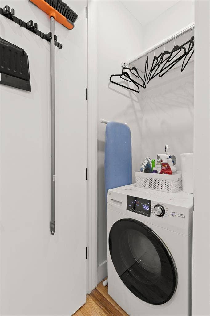 Furnished Room – 5 Min Walk Subway