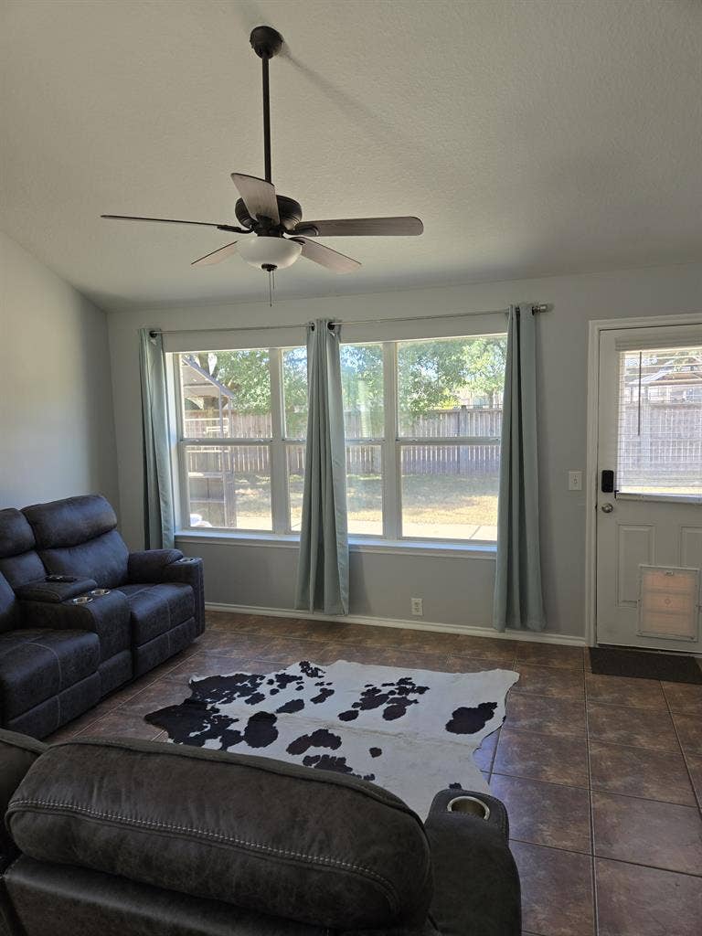 Large Room For One Occupant in Hou