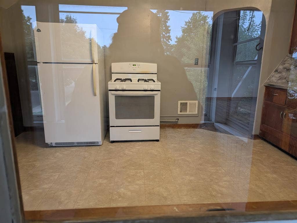 Looking for Roommate