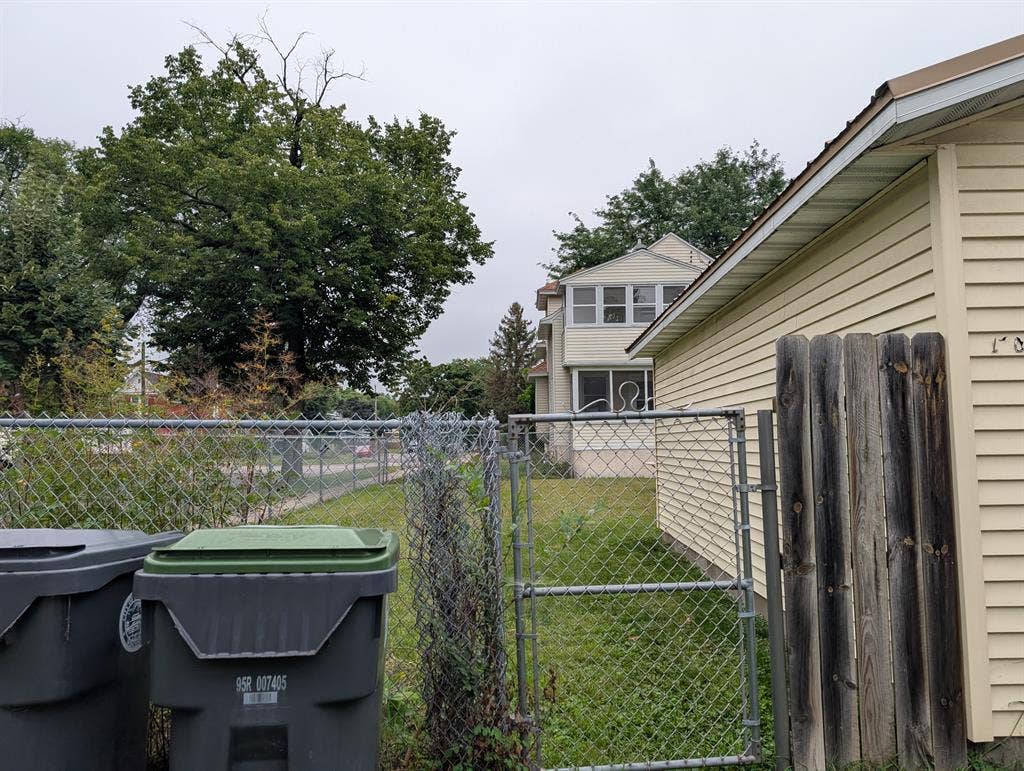 Looking for Roommate