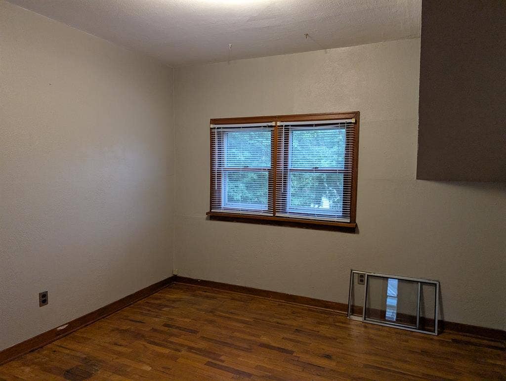 Looking for Roommate