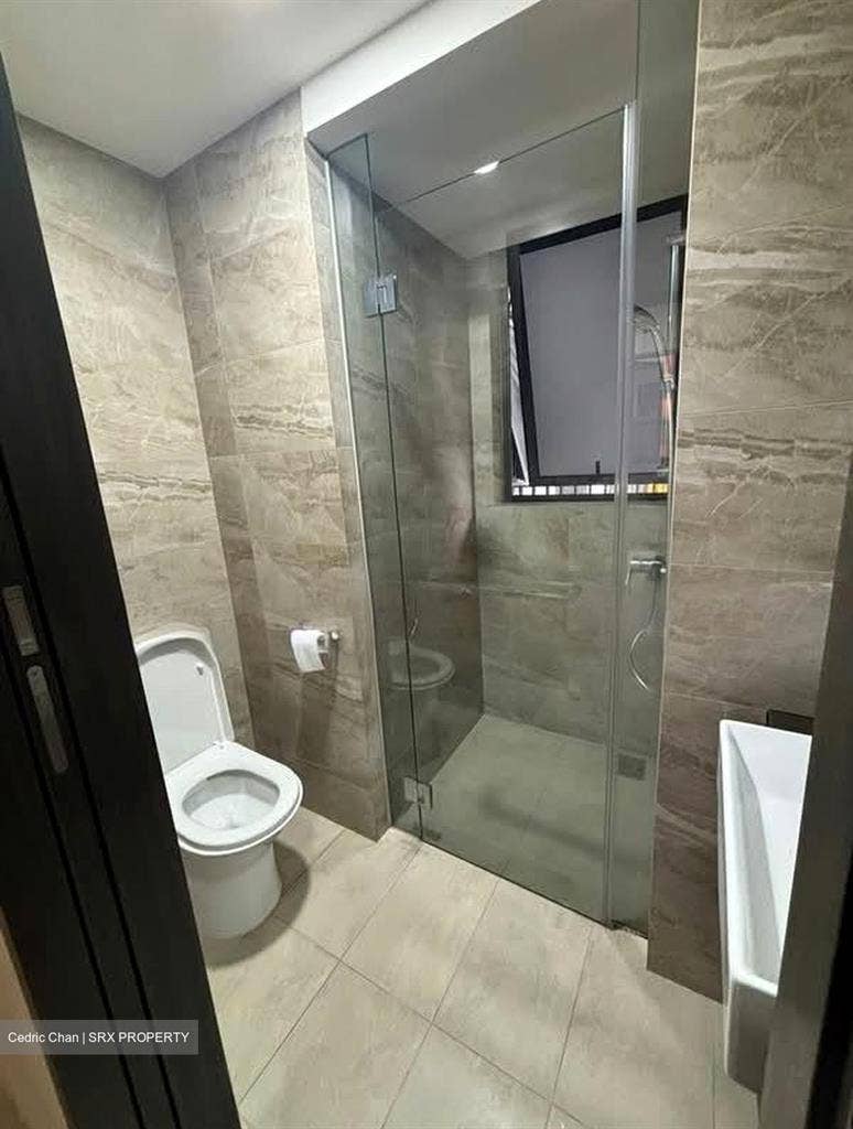 1 Common/Master in 2BR Condo