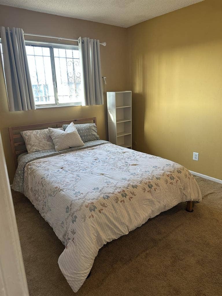 Comfortable Private Room in Carson