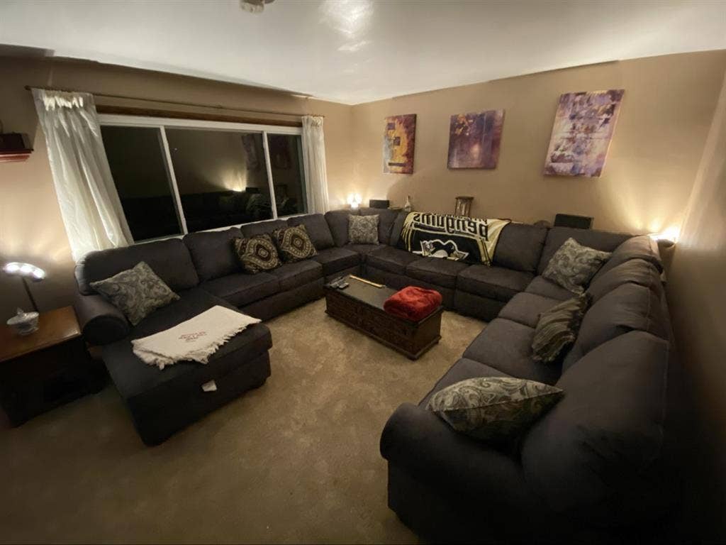 Renting Room/ looking for roommate