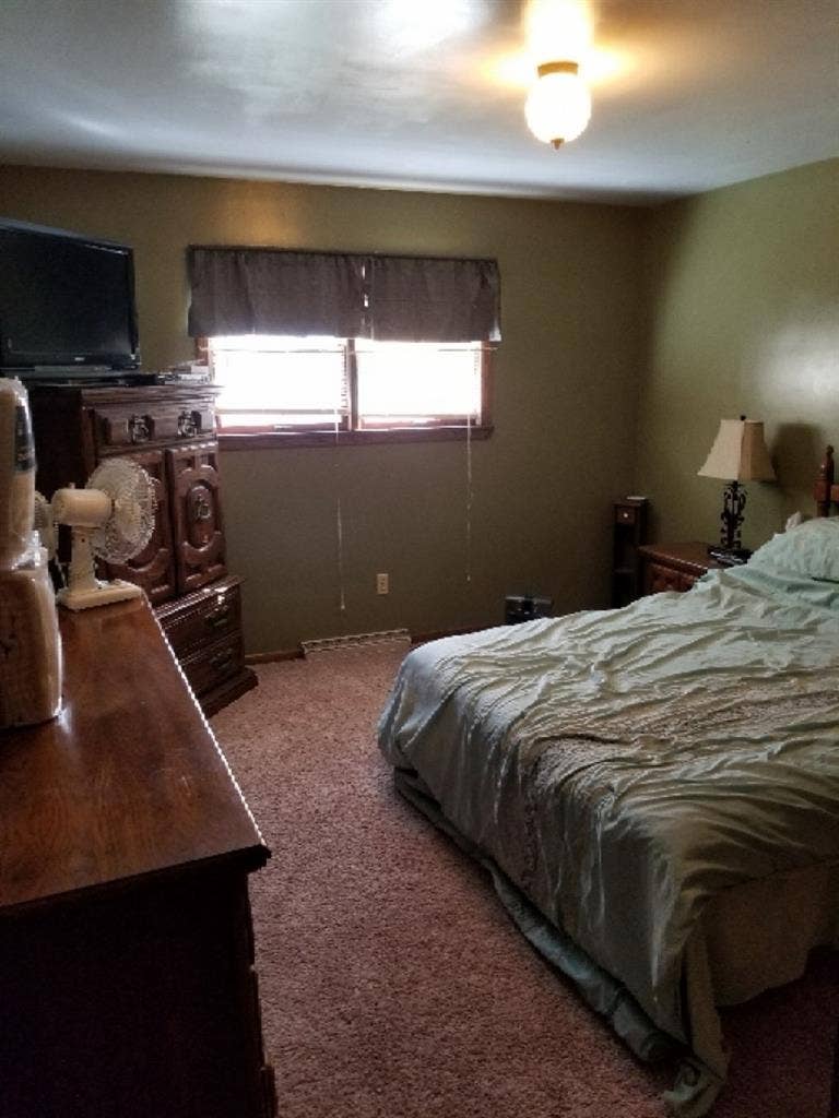 Renting Room/ looking for roommate