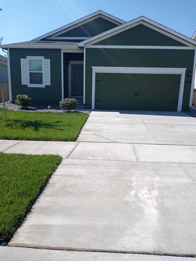 Looking for a roommate
