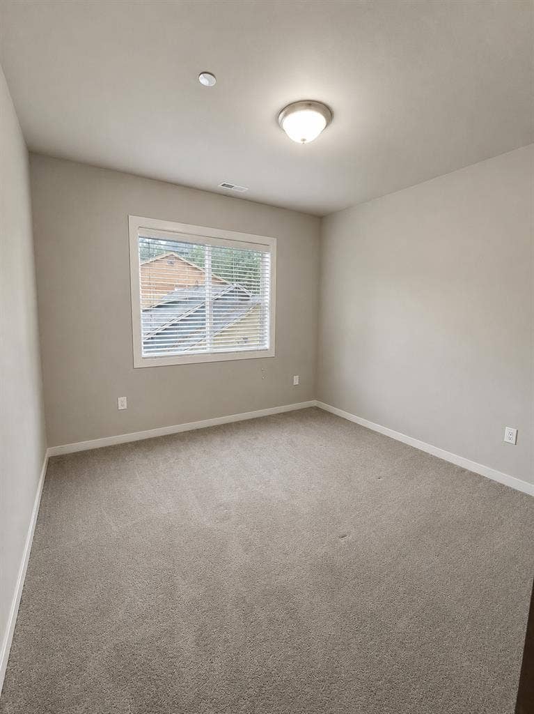 Female-Only Private Room in Tukwila