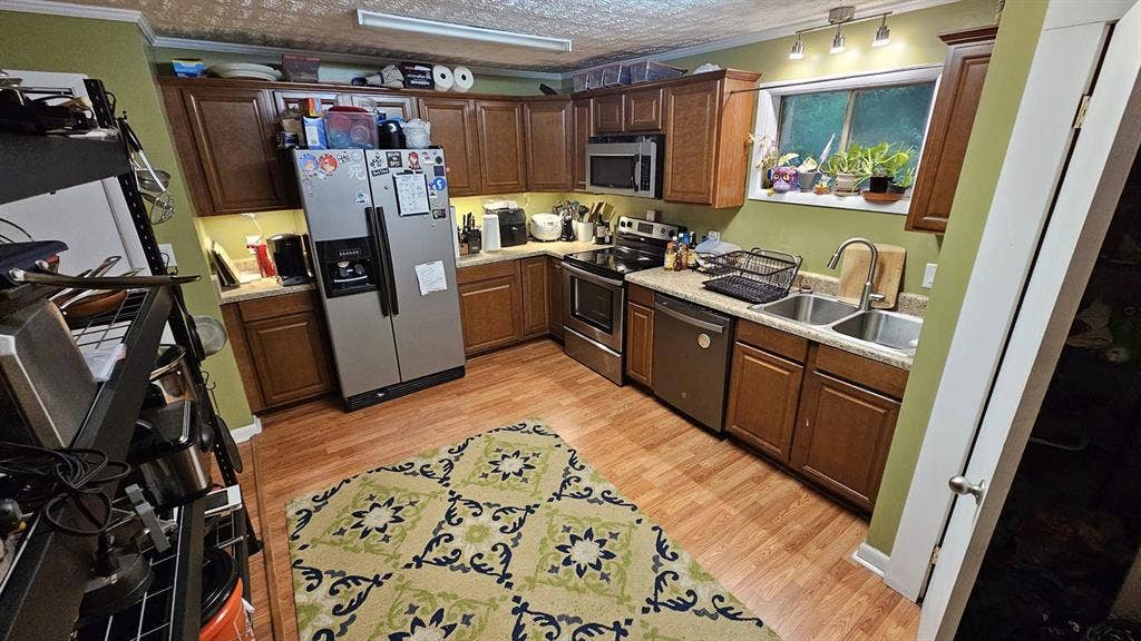 Two rooms for one on Westside