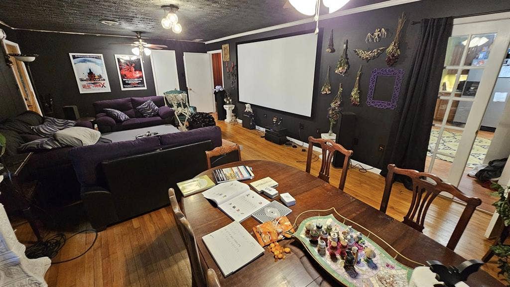 Two rooms for one on Westside