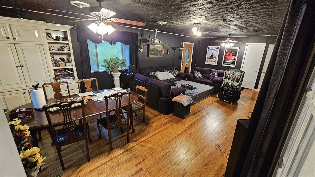 Two rooms for one on Westside