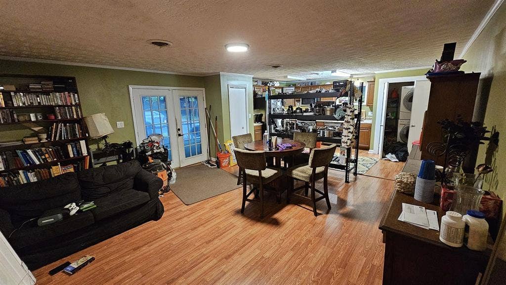 Two rooms for one on Westside