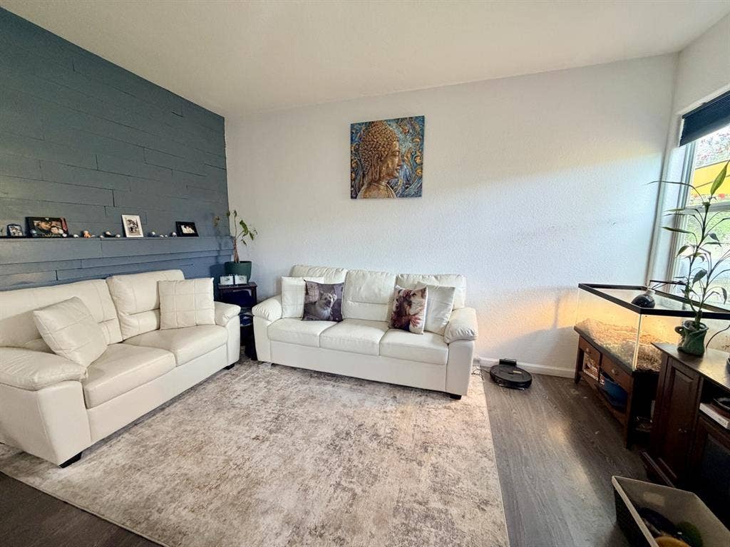 Furnished or unfurnished bedroom