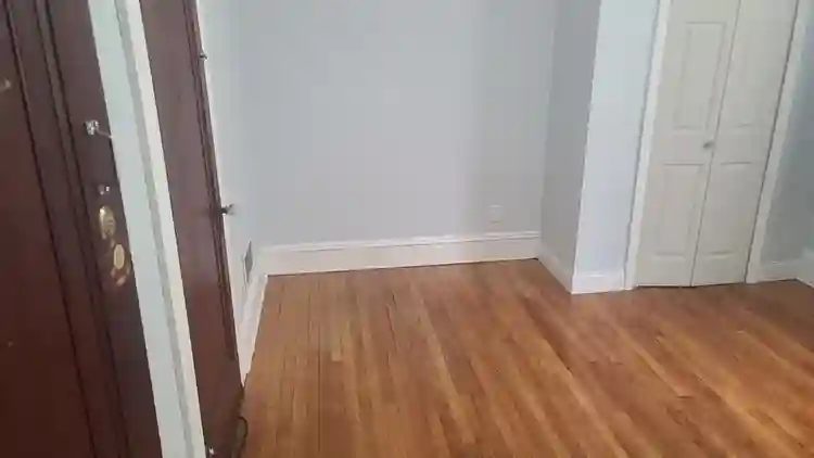 $800 looking for a male roommate