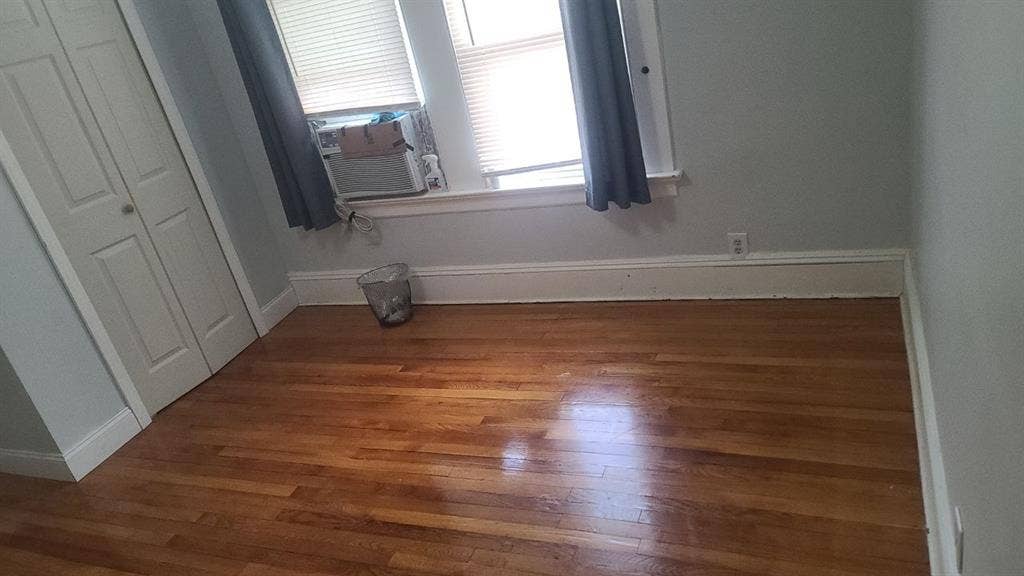 $800 looking for a male roommate