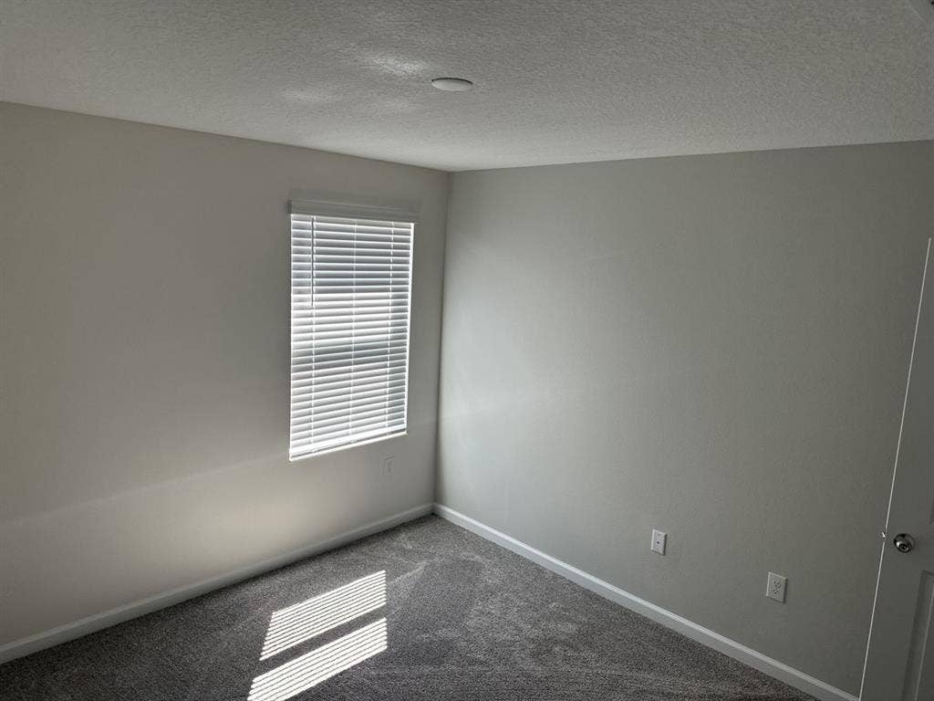 CHEAP ROOM INSIDE HOME! DONT MISS