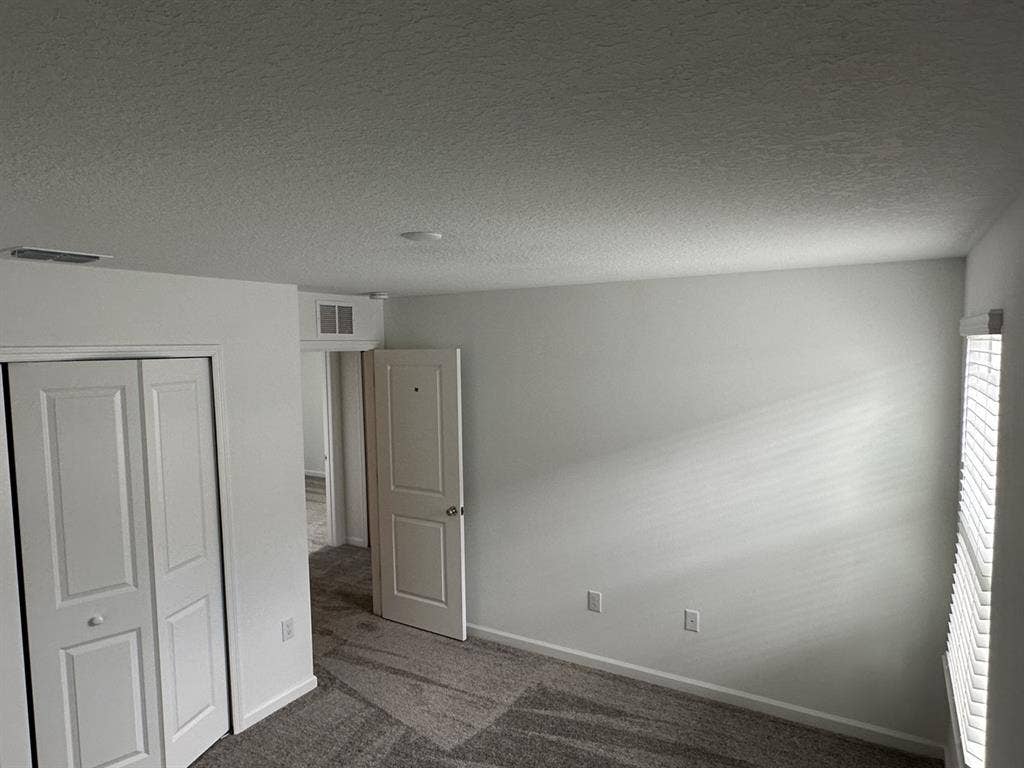 CHEAP ROOM INSIDE HOME! DONT MISS