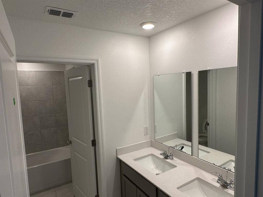 CHEAP ROOM INSIDE HOME! DONT MISS