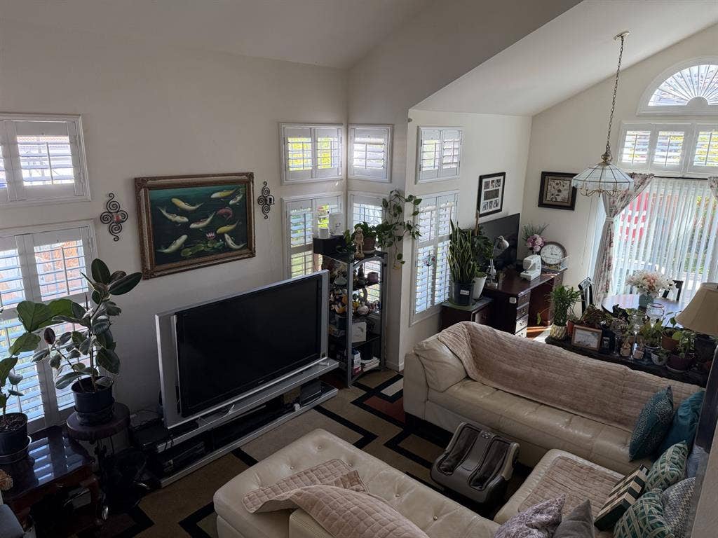 Safe and clean home, renting 3 room