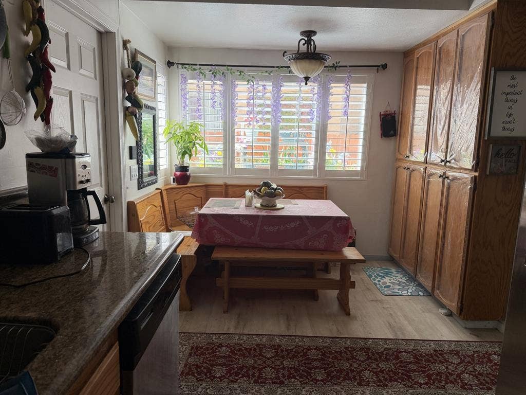 Safe and clean home, renting 3 room