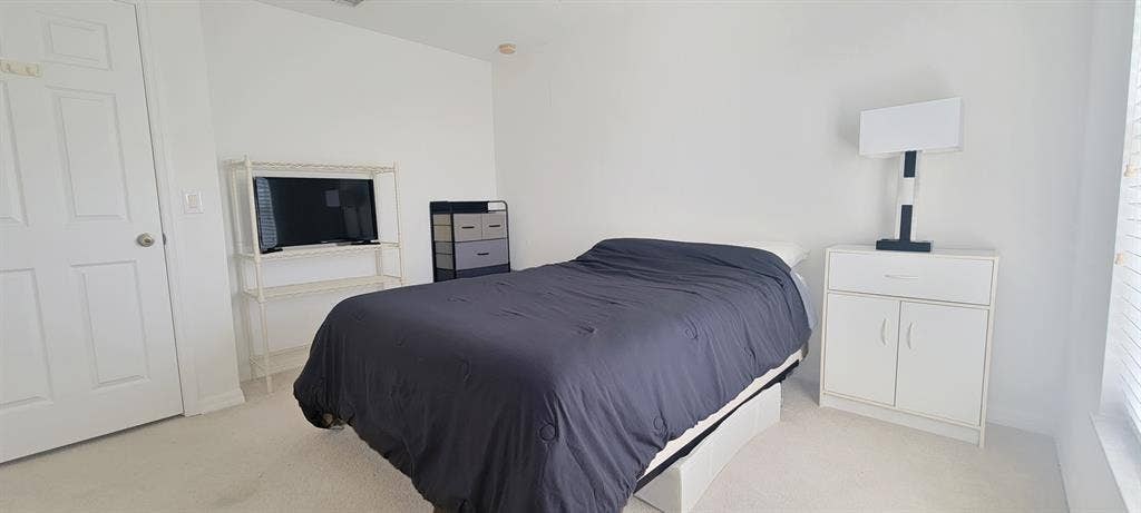 Furnished Room in Cozy Home