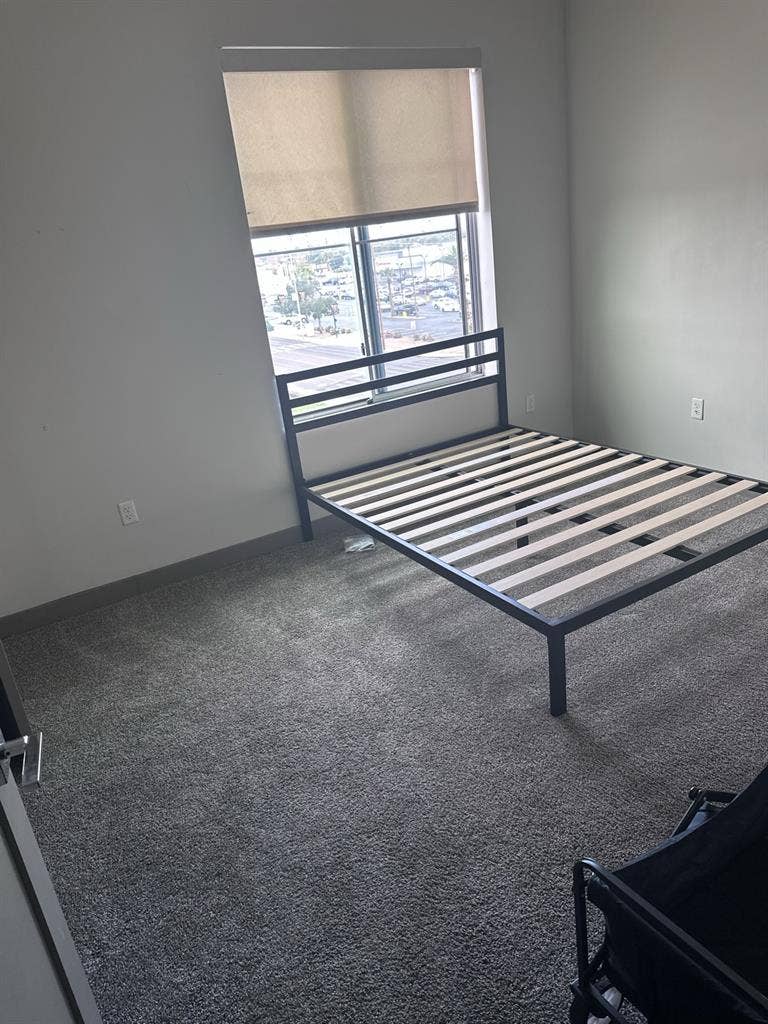 Beautiful large room w/ privatebath