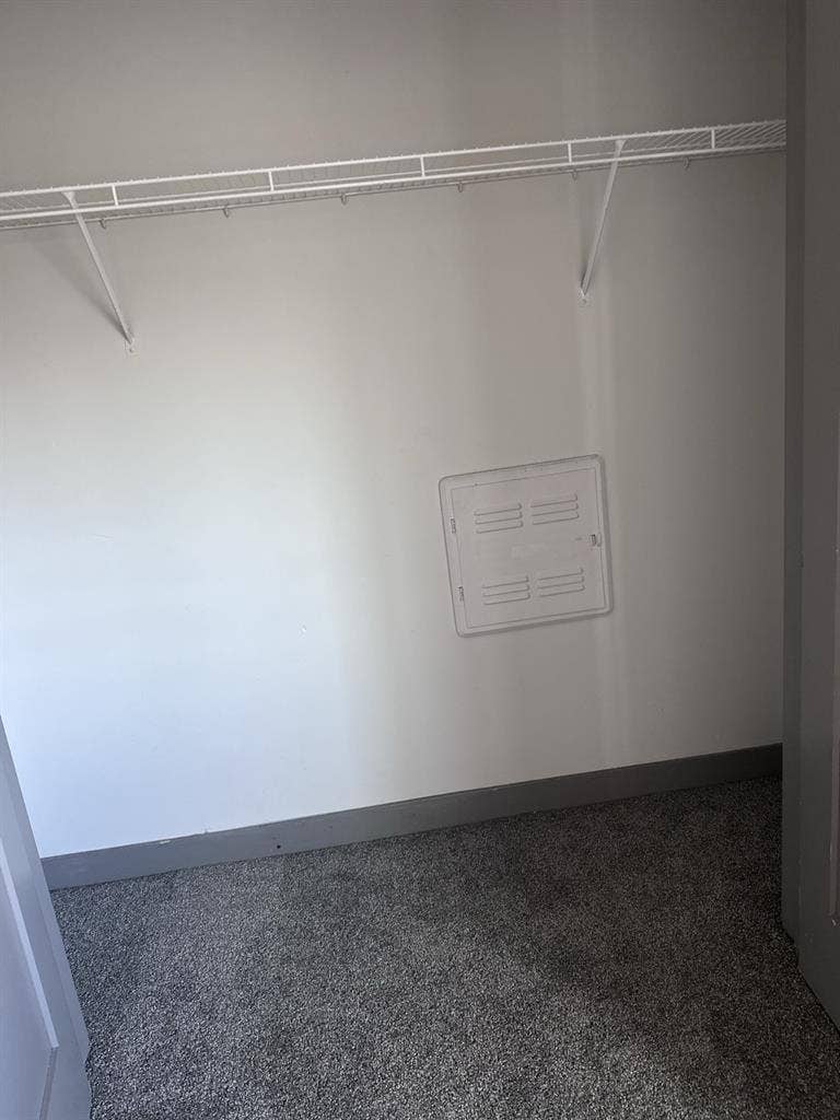 Beautiful large room w/ privatebath