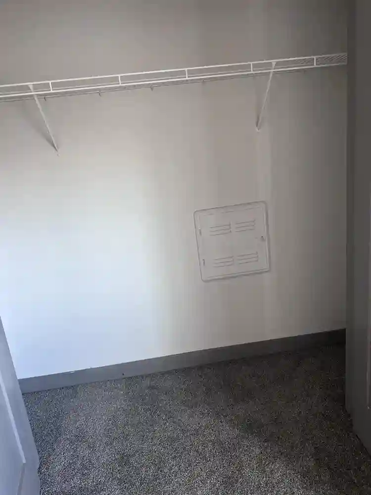 Beautiful large room w/ privatebath