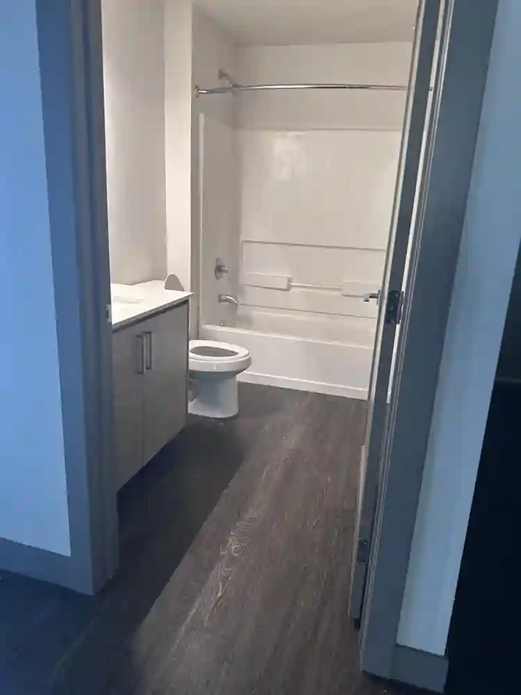 Beautiful large room w/ privatebath