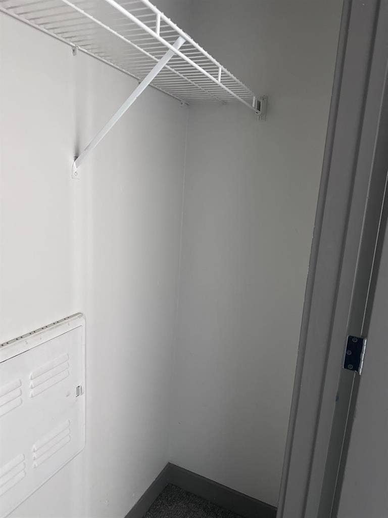 Beautiful large room w/ privatebath