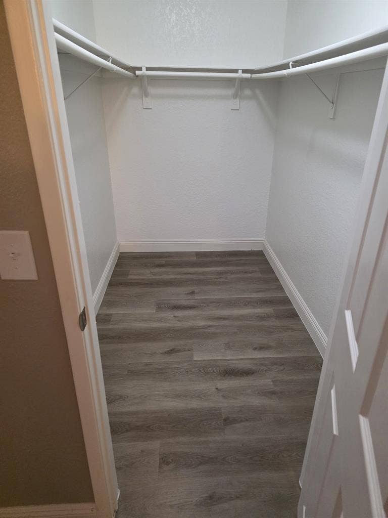 Looking for a Good Roommate