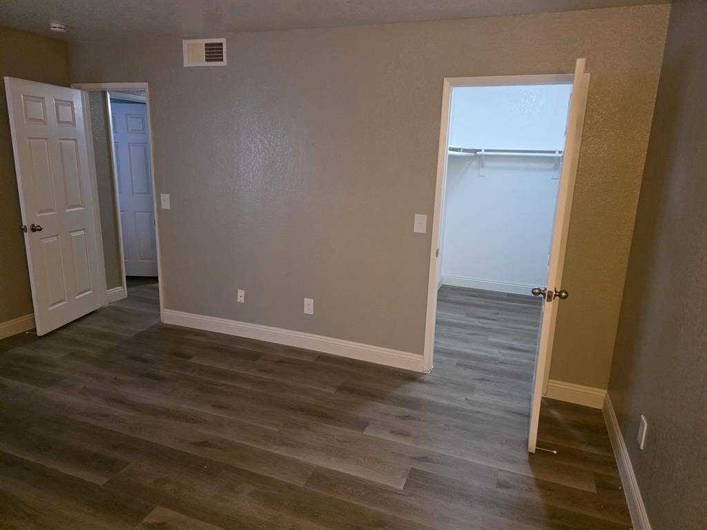 Looking for a Good Roommate