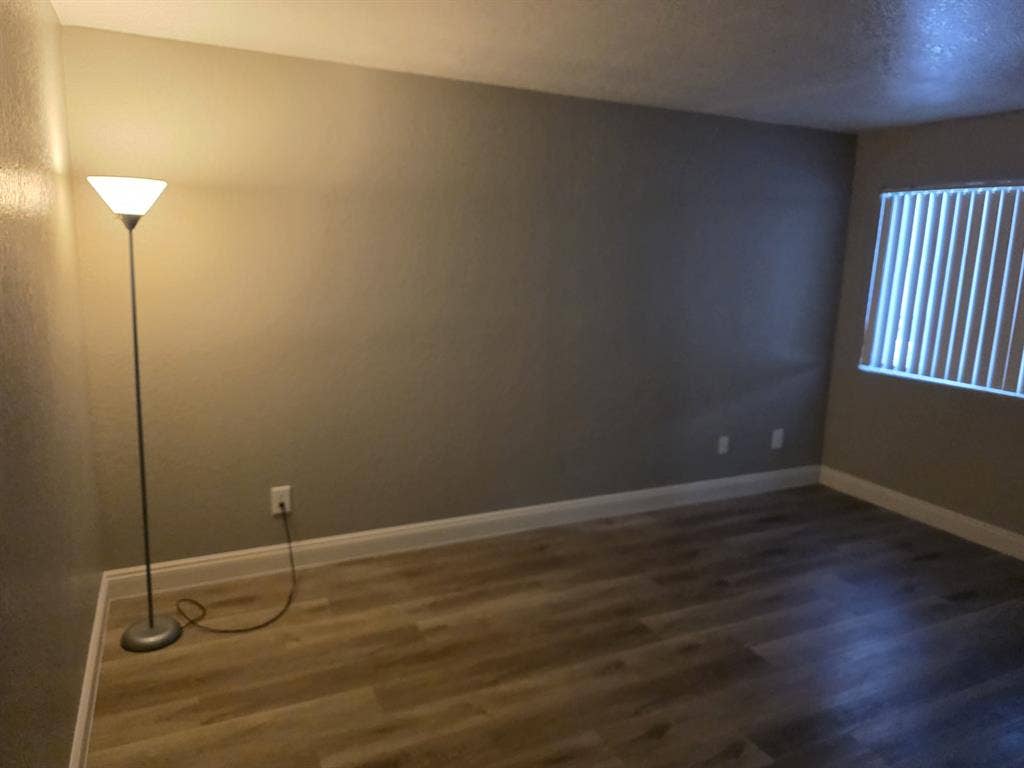 Looking for a Good Roommate