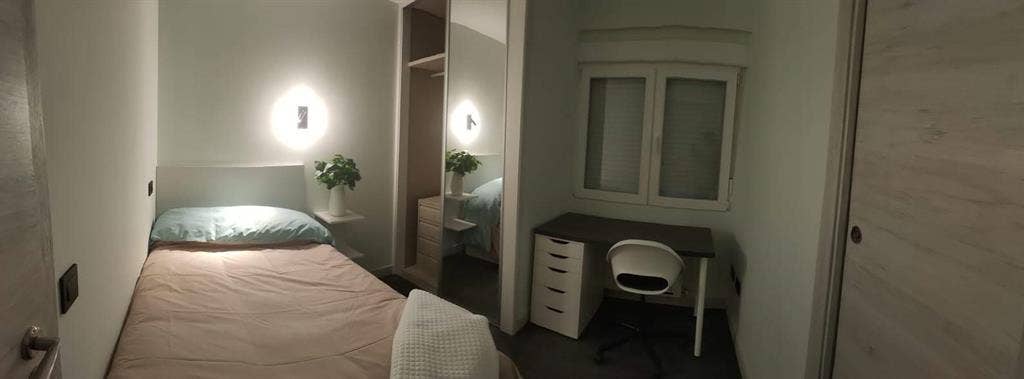 Private room with en-suite bathroom