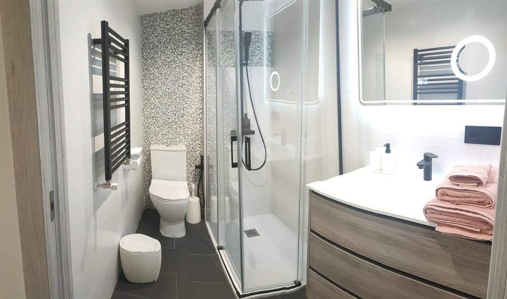 Private room with en-suite bathroom