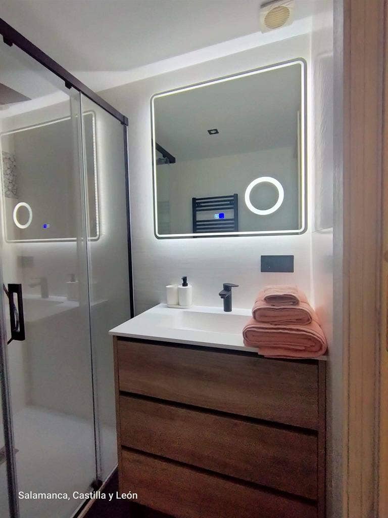 Private room with en-suite bathroom