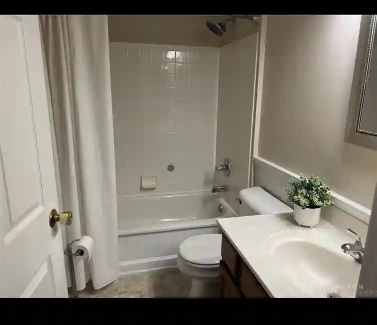 Condo room available!!