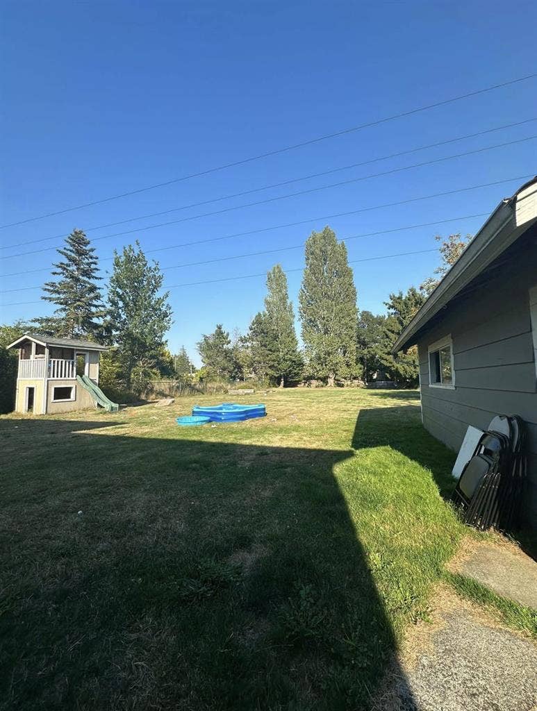 1 room available in 2 bedroom house