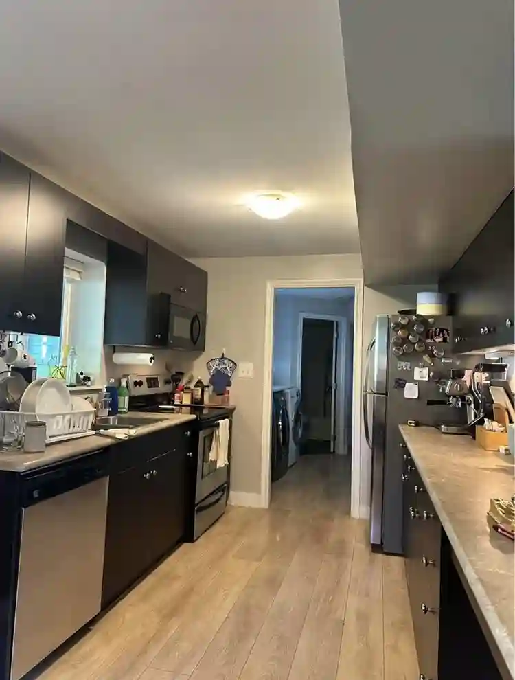 1 room available in 2 bedroom house